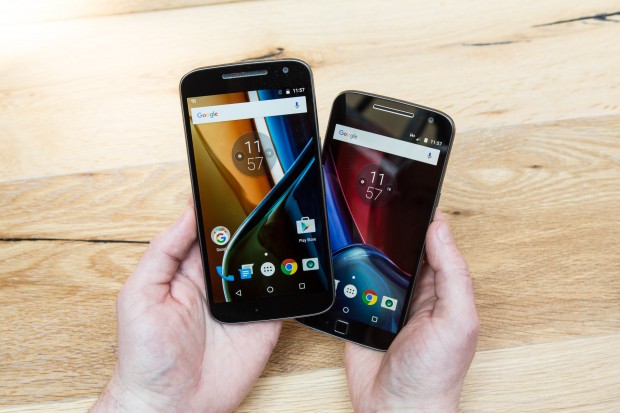 Links das Moto G4, rechts das Moto G4 Plus (Bild: Martin Wolf/Golem.de)
