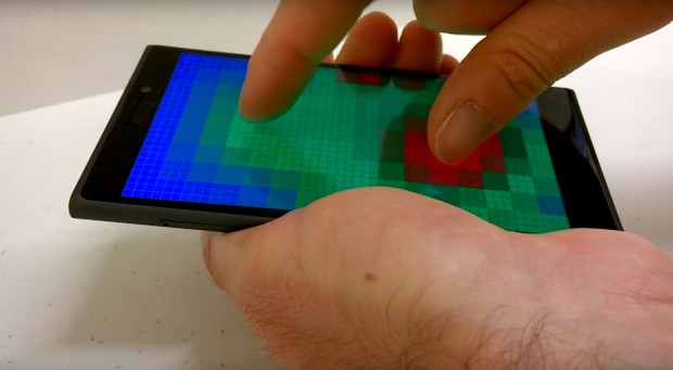 Auch eine Kombination aus Touch-Aktion und Gestensteuerung ist m&ouml;glich. (Bild: Microsoft/Screenshot: Golem.de)