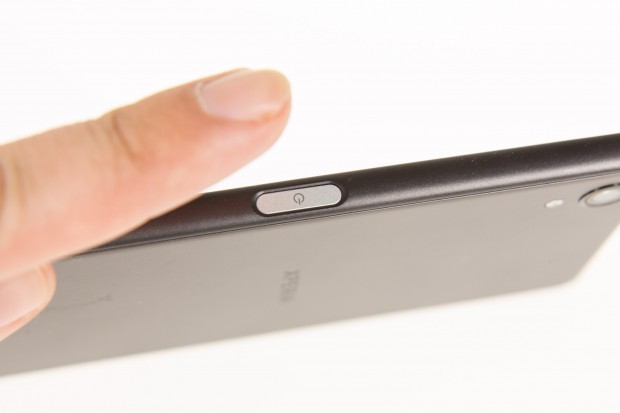 Der Fingerabdrucksensor im Xperia X arbeitet zuverl&auml;ssig. (Bild: Martin Wolf/Golem.de)