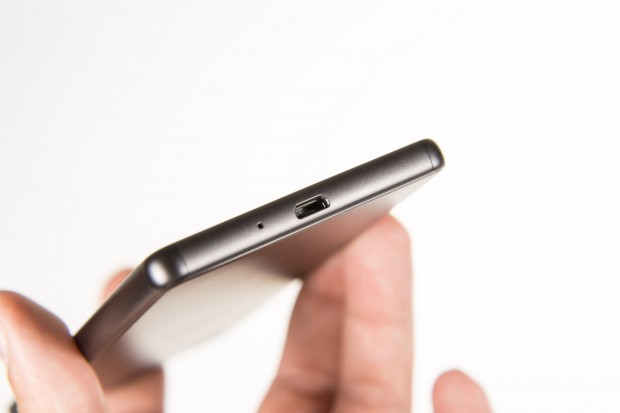 Xperia X mit herk&ouml;mmlichem USB-Anschluss (Bild: Martin Wolf/Golem.de)