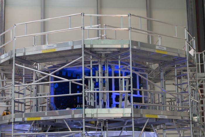 Derzeit ist nur die Struktur auf einem Ger&uuml;st zu sehen. (Foto: Werner Pluta/Golem.de)