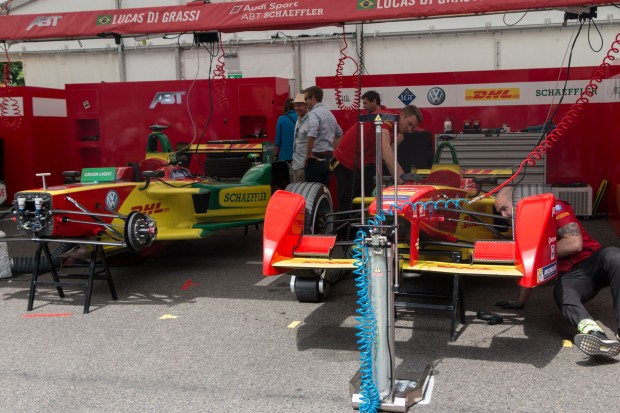 ... und den Mechanikern bei der Arbeit zuschauen. (Foto: Werner Pluta/Golem.de)