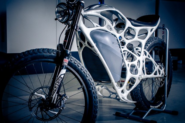 Light Rider: Airbus-Tochter baut E-Motorrad aus dem 3D ...