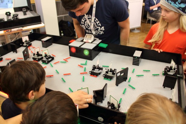 Mit Lego wird auch Physik interessant. (Foto: Alexander Merz/Golem.de)