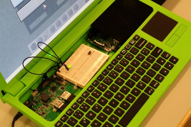 In den leeren Platz können eigene Experimente gepackt werden. (Foto: Alexander Merz/Golem.de)