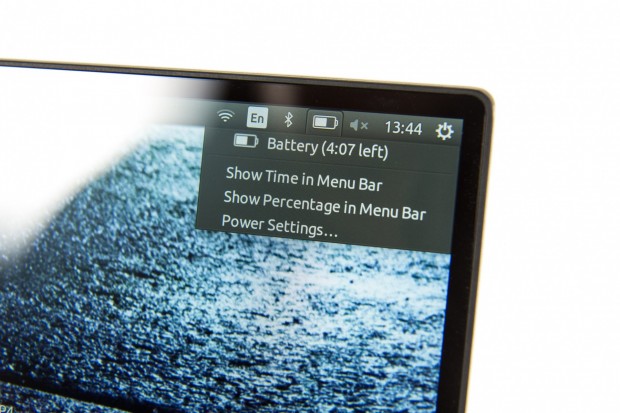 Die Akkulaufzeit ist für ein Linux-Gerät in Ordnung, liegt aber deutlich unter der Windows-Variante. (Bild: Martin Wolf/Golem.de)