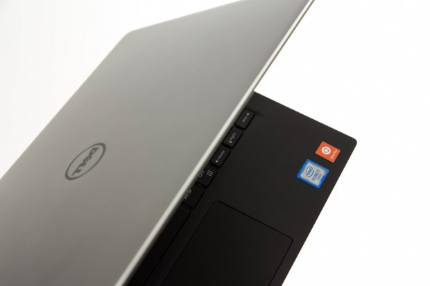 Das Gerät ist hochwertig verarbeitet, nur das Touchpad klappert leider etwas. (Bild: Martin Wolf/Golem.de)