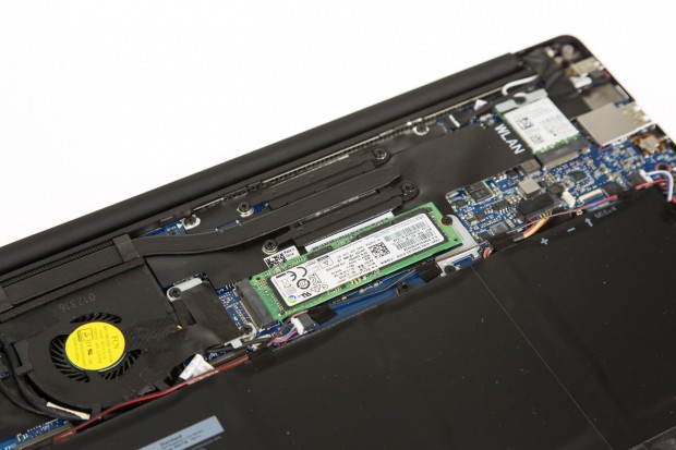 Auch im Inneren gleicht das Gerät der Windows-Version, lediglich der WLAN-Chipsatz wurde ausgetauscht. (Bild: Martin Wolf/Golem.de)