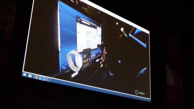 Die Demo von Google Chrome zeigt eine Uhr, die im Raum vor dem Bildschirm gedreht werden kann. (Foto: Andreas Sebayang/Golem.de)