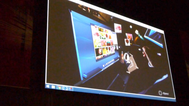 Die Uhr kann im Raum abgelegt werden. Parallel dazu kann eine andere Anwendung genutzt werden. (Foto: Andreas Sebayang/Golem.de)