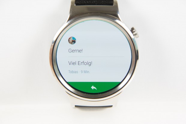 Android Wear 2.0 bietet mehr Platz für  Text in Nachrichten. (Bild: Martin Wolf/Golem.de)