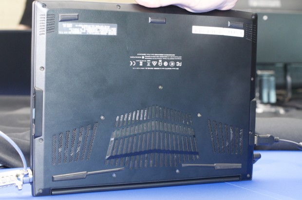 Für die Kühlung braucht es recht große Öffnungen ... (Foto: Andreas Sebayang/Golem.de)