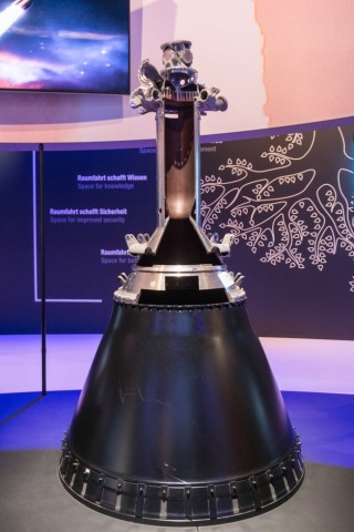 Das Vinci-Triebwerk. Ein sehr effizientes Wasserstofftriebwerk, das die Oberstufe der Ariane 6 antreiben soll. (Foto: Werner Pluta/Golem.de)