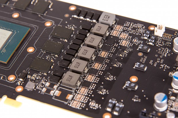 Nvidia bestückt die Platine der GTX 1080 nicht vollständig. (Foto: Martin Wolf/Golem.de)
