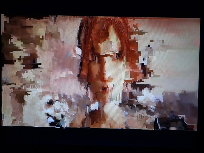 Wenn die Bildstörungen zu stark werden, hilft es, die Verbindung des Wireless-HDMI-Sets neu aufzubauen. (Bild: Ingo Pakalski/Golem.de)