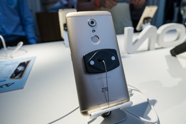 Das Gehäuse ist aus Aluminium und sehr hochwertig verarbeitet. (Bild: Tobias Költzsch/Golem.de)