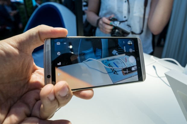 Die Kamera-App ist übersichtlich, Videos können in 4K aufgenommen werden. (Bild: Tobias Költzsch/Golem.de)