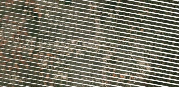 ... keine Fehler. Dieses Bild stammt vom Vorgänger Landsat 7. Solche Ansichten  tauchten noch vereinzelt in der Karte auf. (Foto: Google)