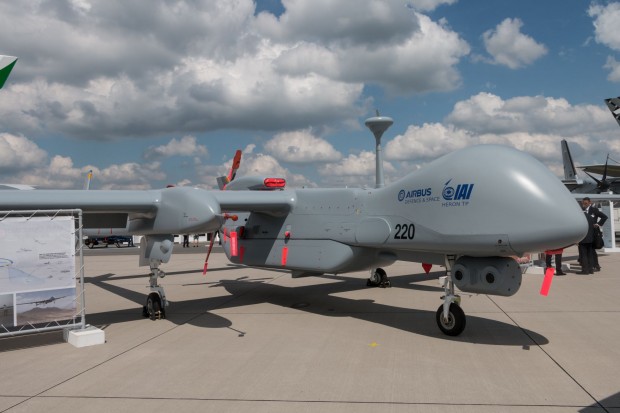 Auf der Ila werden viele Drohnen ausgestellt: Aufklärungsdrohnen wie Heron ... (Foto: Werner Pluta/Golem.de)