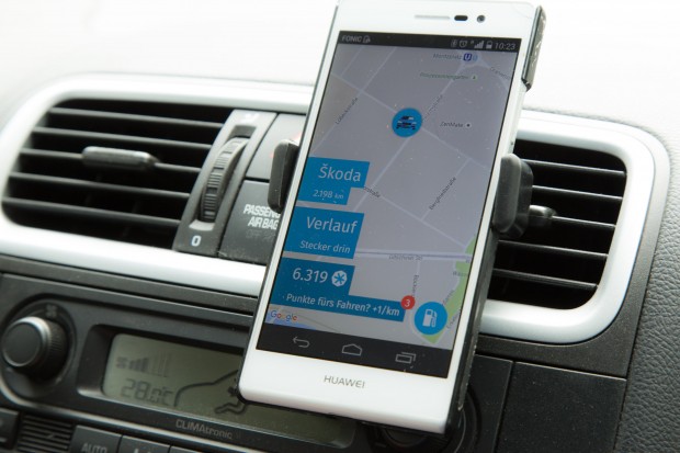 Die App zeigt während des Fahrens in Echtzeit die Position des Autos an. (Foto: Martin Wolf, Golem.de)