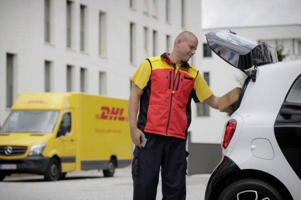 In-Car-Delivery von DHL und Smart (Bild: Smart)