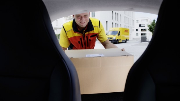 In-Car-Delivery von DHL und Smart (Bild: Smart)