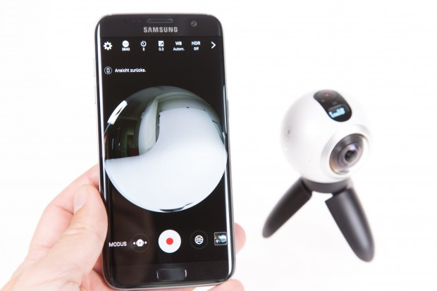 Mit der zugehörigen App lässt sich die Gear 360 auch vom Smartphone aus bedienen. Die Anwendung steht aktuell aber nur bestimmten Galaxy-Modellen zur Verfügung.