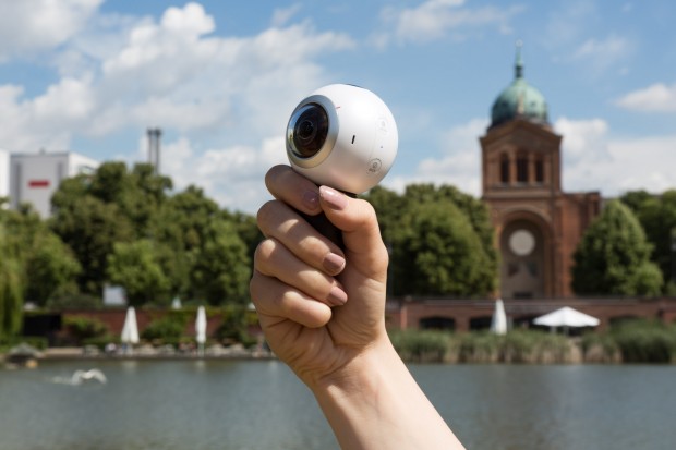 Die Gear 360 von Samsung (Bild: Martin Wolf/Golem.de)