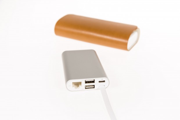 Das Matedock bietet zwei USB-Anschl&uuml;sse, einen Ethernet-Anschluss, einen HDMI-Ausgang sowie einen VGA-Anschluss. (Bild: Martin Wolf/Golem.de)