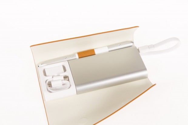 In der H&uuml;lle des Matedocks k&ouml;nnen auch die Adapter f&uuml;r das Matebook untergebracht werden. (Bild: Martin Wolf/Golem.de)