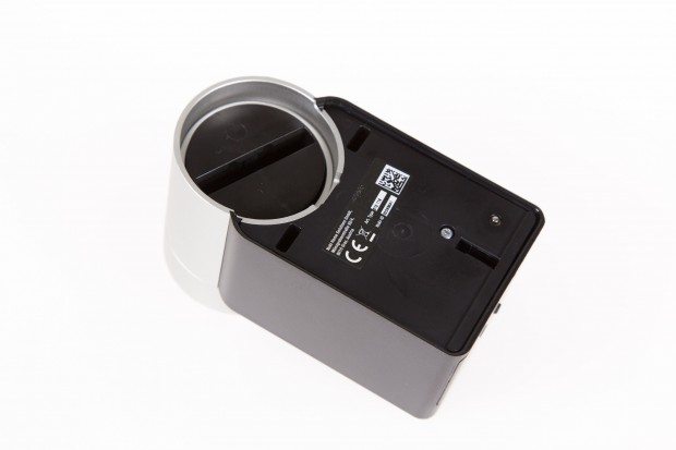 Die R&uuml;ckseite des Nuki-Schlosses. Der Schlitz fasst den Griff eines normalen Schl&uuml;ssels. (Bild: Martin Wolf/Golem.de)