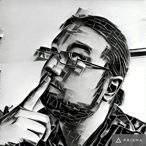 Der Autor sinniert über den nächsten Filter. (Bild: Prisma, Tobias Költzsch/Golem.de)