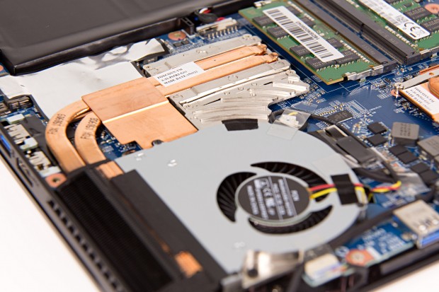 Der Core i7-6820HK wird von zwei W&auml;rmerohren und einem L&uuml;fter gek&uuml;hlt (Foto: Martin Wolf/Golem.de)