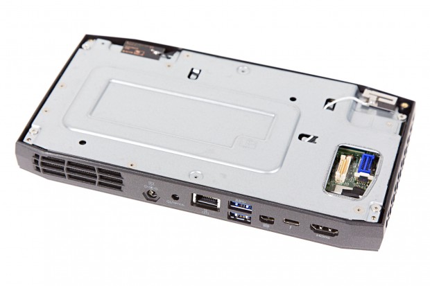 Unter dem Deckel befinden sich die WiFi-Antennen und ein NFC-Header. (Bild: Martin Wolf/Golem.de)