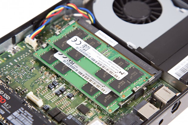 Die NUC nimmt zwei SO-DIMMs vom Typ DDR4 auf. (Bild: Martin Wolf/Golem.de)