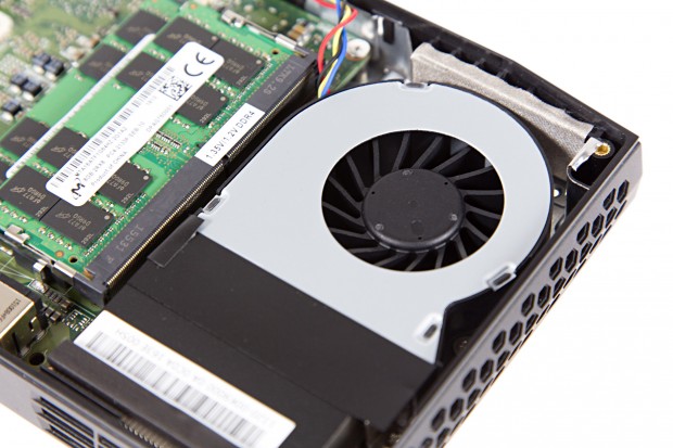 Der Radiall&uuml;fter pustet die Abw&auml;rme ins Freie .(Bild: Martin Wolf/Golem.de)