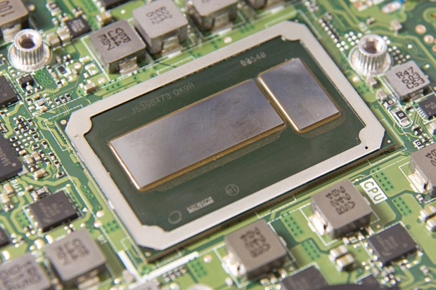 Links das Prozessor-Die, rechts der Embedded-DRAM f&uuml;r die CPU-Kerne und die Grafikeinheit (Bild: Martin Wolf/Golem.de)