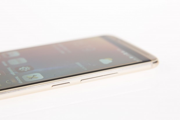 Das Display ist 5,5 Zoll groß und löst mit 2.560 x 1.440 Pixeln auf. (Bild: Martin Wolf/Golem.de)