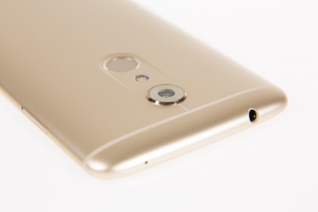 Das Axon 7 wird in Gold und in Silber erhältlich sein. (Bild: Martin Wolf/Golem.de)