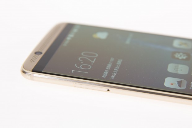 Im Inneren des Axon 7 arbeitet Qualcomms Snapdragon-820-Prozessor. Außerdem hat das Smartphone zwei zusätzliche Audio-Chips, die den Klang verbessern. (Bild: Martin Wolf/Golem.de)