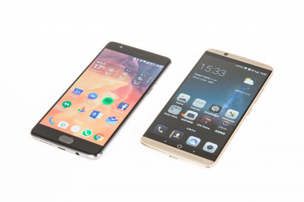 Links das Oneplus Three, rechts das Axon 7 (Bild: Martin Wolf/Golem.de)