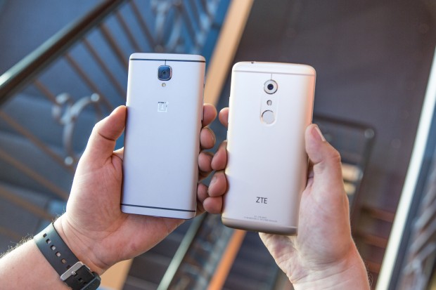 Das Oneplus Three und das Axon 7 (Bild: Martin Wolf/Golem.de)