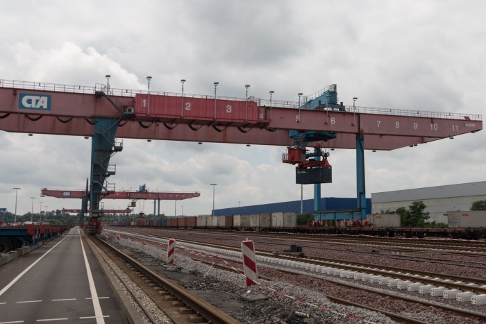 Der Abtransport erfolgt unter anderem mit der Bahn. Derzeit wird der Containerbahnhof erweitert. (Foto: Werner Pluta/Golem.de)