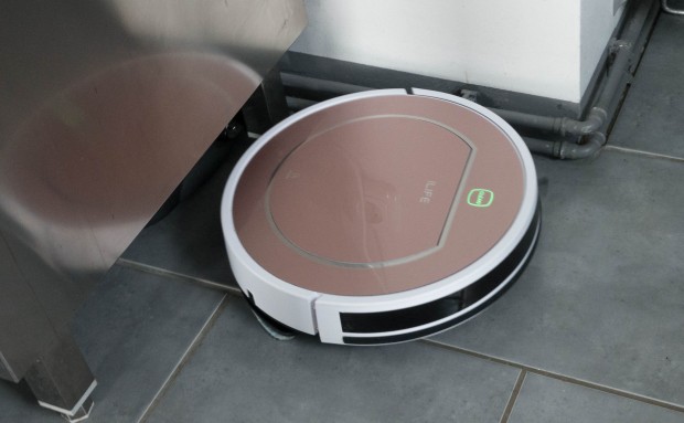 Aus manchen Ecken kann sich der Ilife V7s nicht selbst befreien. (Bild: Martin Wolf/Golem.de)