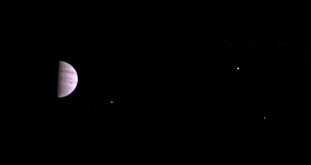 Jupiter und drei seiner 64 Monde, aufgenommen von Juno. (Bild: Nasa/JPL-Caltech/SwRI/MSSS)