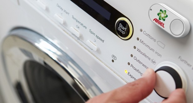 Oder aber der Dash-Button wird einfach direkt auf die Waschmaschine geklebt. (Bild: Amazon)