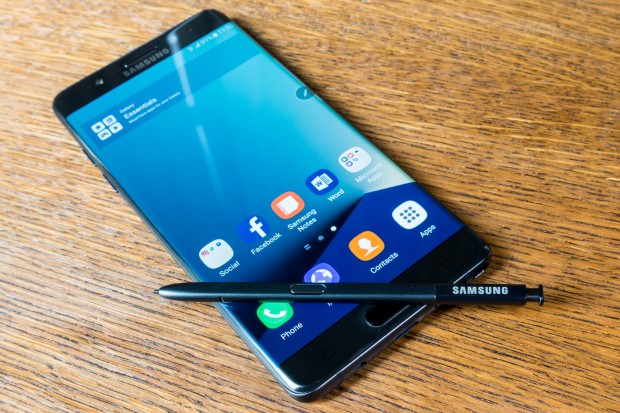 Samsung hat den Digitizer weiter verbessert: Er hat 4.096 Druckstufen und ist - wie das Galaxy Note 7 - nach IP68 vor Staub und Wasser geschützt. (Bild: Tobias Költzsch/Golem.de)