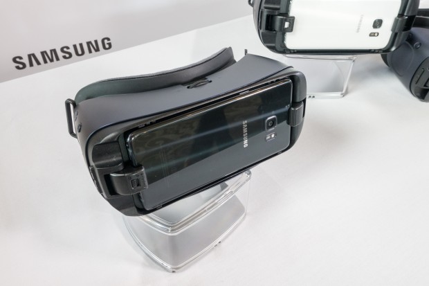 Parallel zum Galaxy Note 7 hat Samsung eine neue Version der Gear VR vorgestellt. (Bild: Tobias Költzsch/Golem.de)