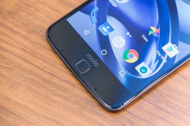 Das Moto Z hat einen Fingerabdrucksensor (Bild: Martin Wolf/Golem.de)