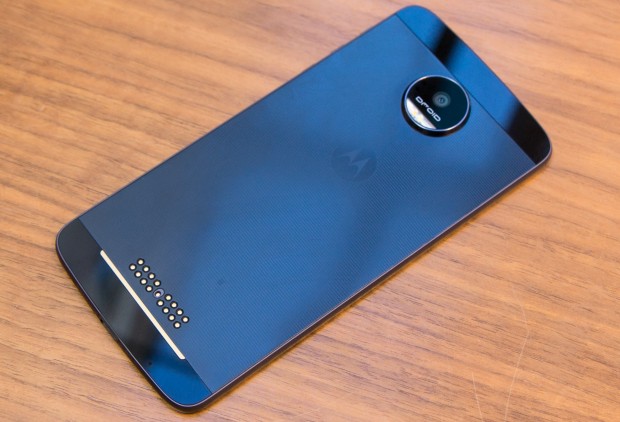 Lenovos Moto Z mit dem Modo-Mod-Connector (Bild: Martin Wolf/Golem.de)